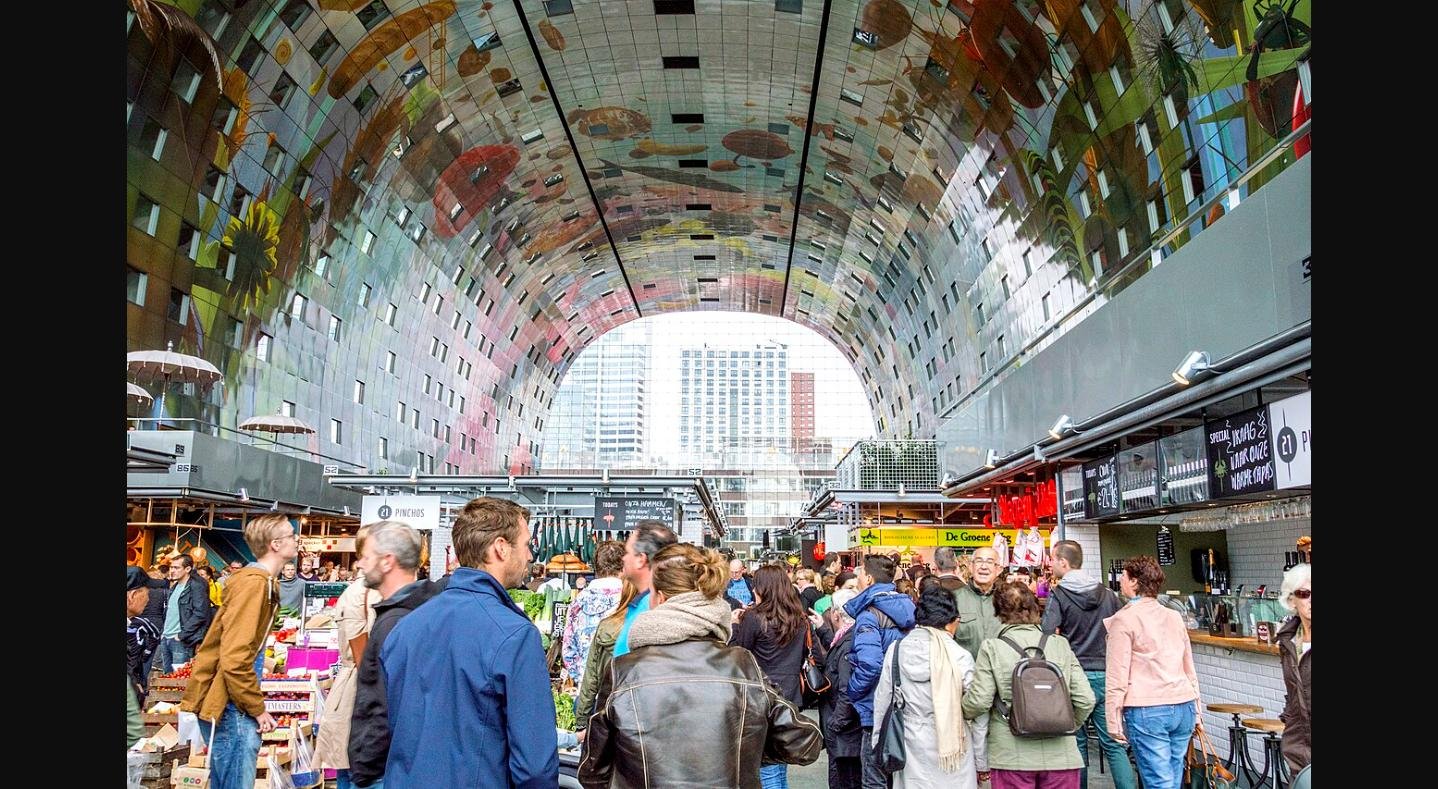 Interior of Markthal Rotterdam with the Hoorn des Overvloeds ceiling artwork.