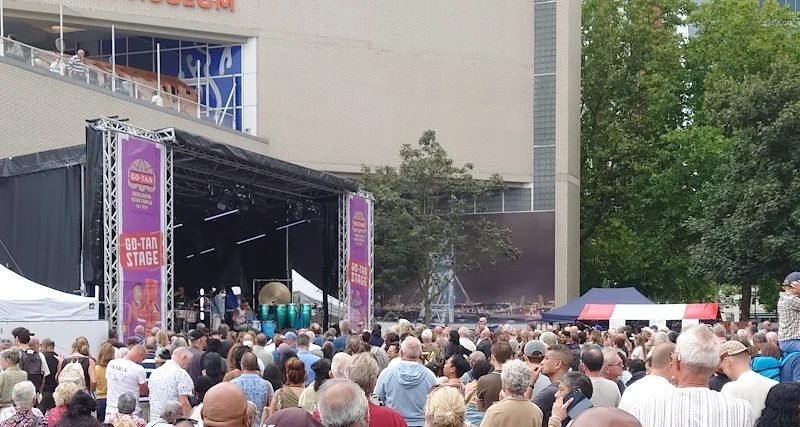 Crowd at the Floating Pasar festival at the Go-Tan Stage, Maritiem Museum wharf, Rotterdam, 2025 edition